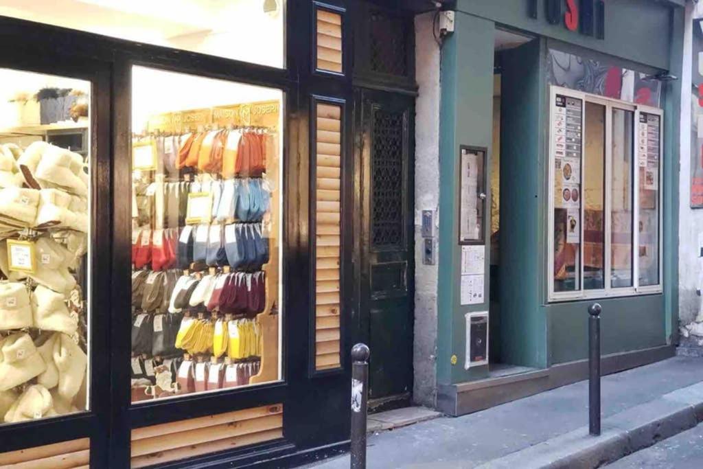 Charming Saint Germain Pres Rue De Ciseaux Parijs